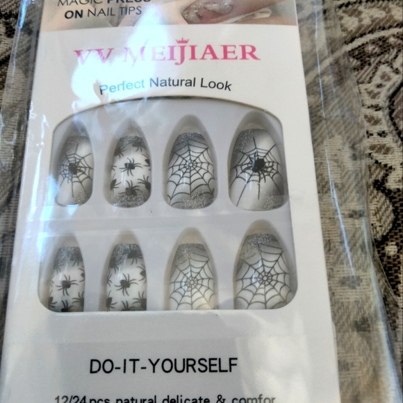 Halloween Press On Nails - Picture 2 of 4